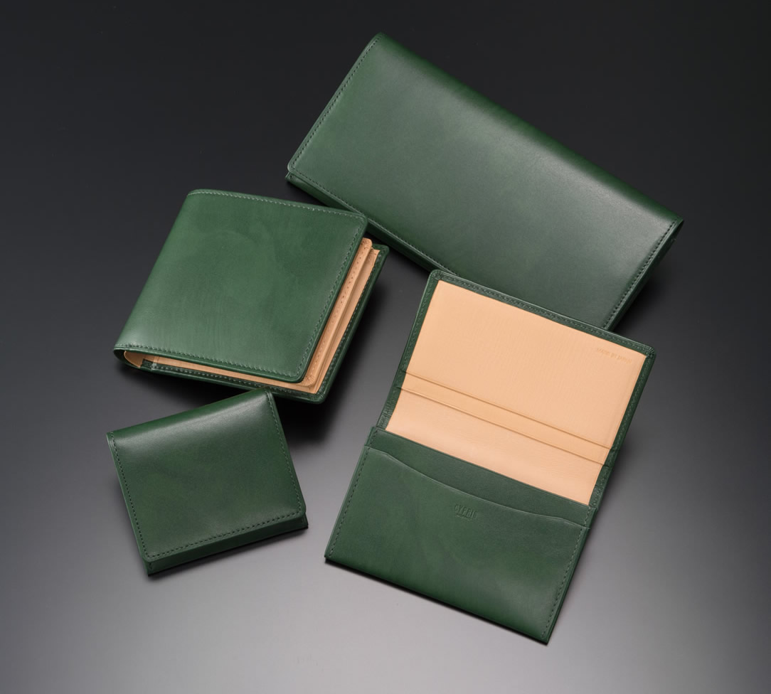 シラサギレザーの新色グリーンの財布
